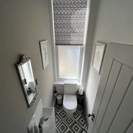 2 Bed Ground Floor Apartment, Sleeps 4 With Free Parking Harrogate Esterno foto