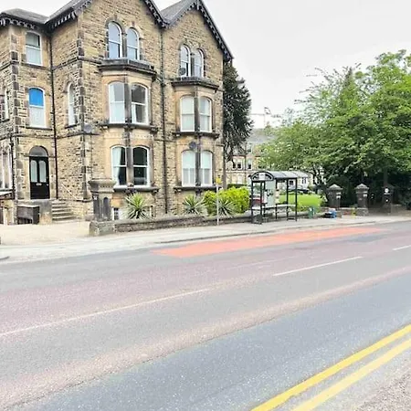 2 Bed Ground Floor Apartment, Sleeps 4 With Free Parking Harrogate Esterno foto
