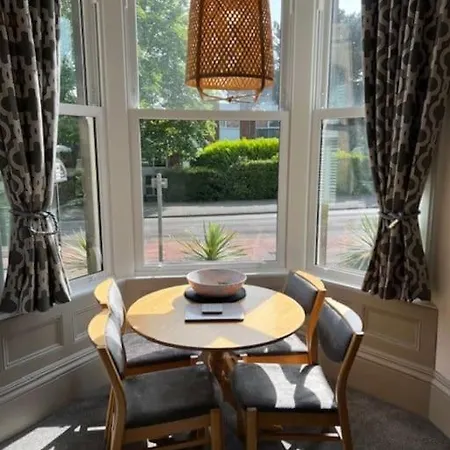 2 Bed Ground Floor Apartment, Sleeps 4 With Free Parking Harrogate Esterno foto