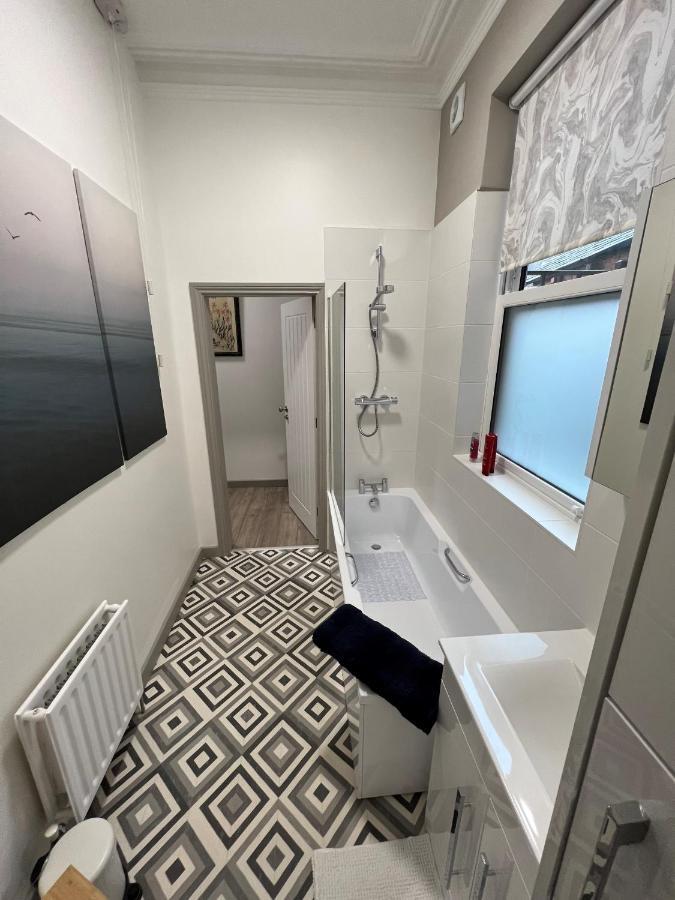 Apartamento 2 Bed Ground Floor Apartment, Sleeps 4 With Free Parking