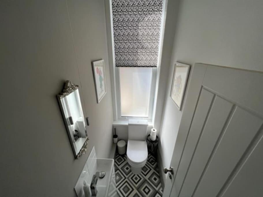Apartamento 2 Bed Ground Floor Apartment, Sleeps 4 With Free Parking *